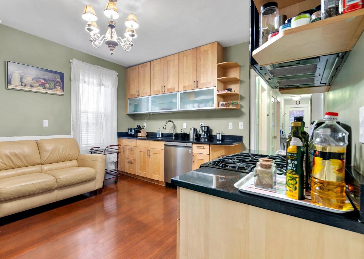 Bright & Spacious Apartment, Mins From Downtown Boston, Parking * Boston